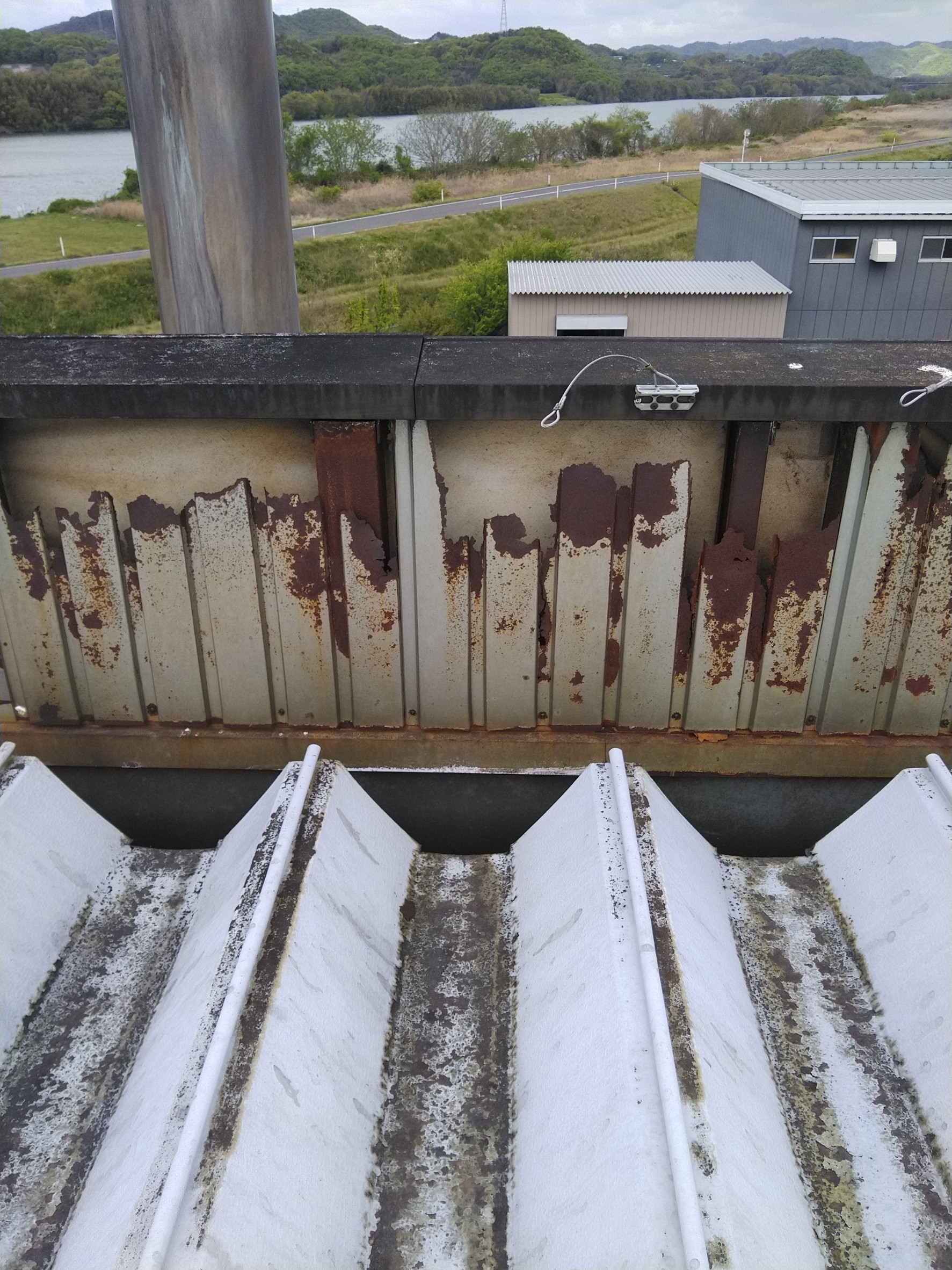 瀬戸内市にて屋根の板金改修工事　施工前写真